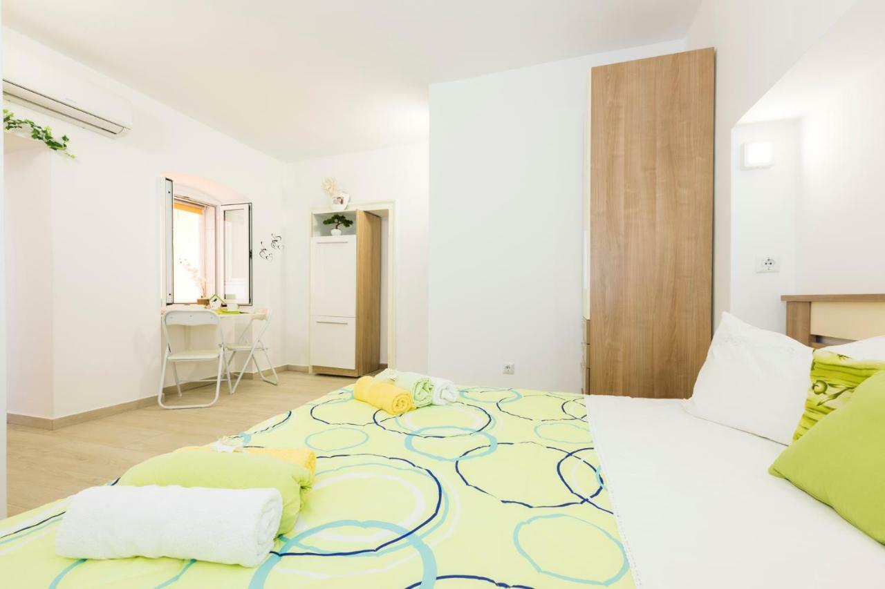 Apartments And Rooms Roberto B. Valun Extérieur photo