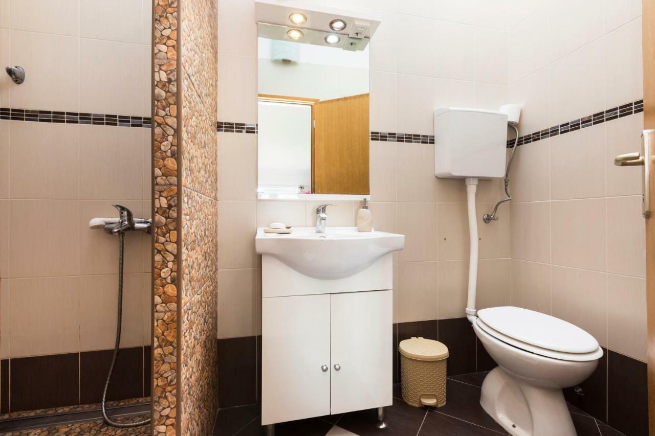 Apartments And Rooms Roberto B. Valun Extérieur photo