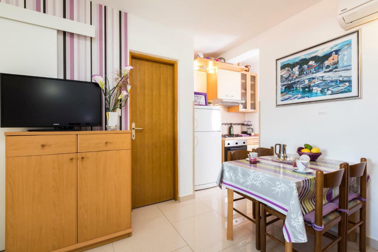 Apartments And Rooms Roberto B. Valun Extérieur photo