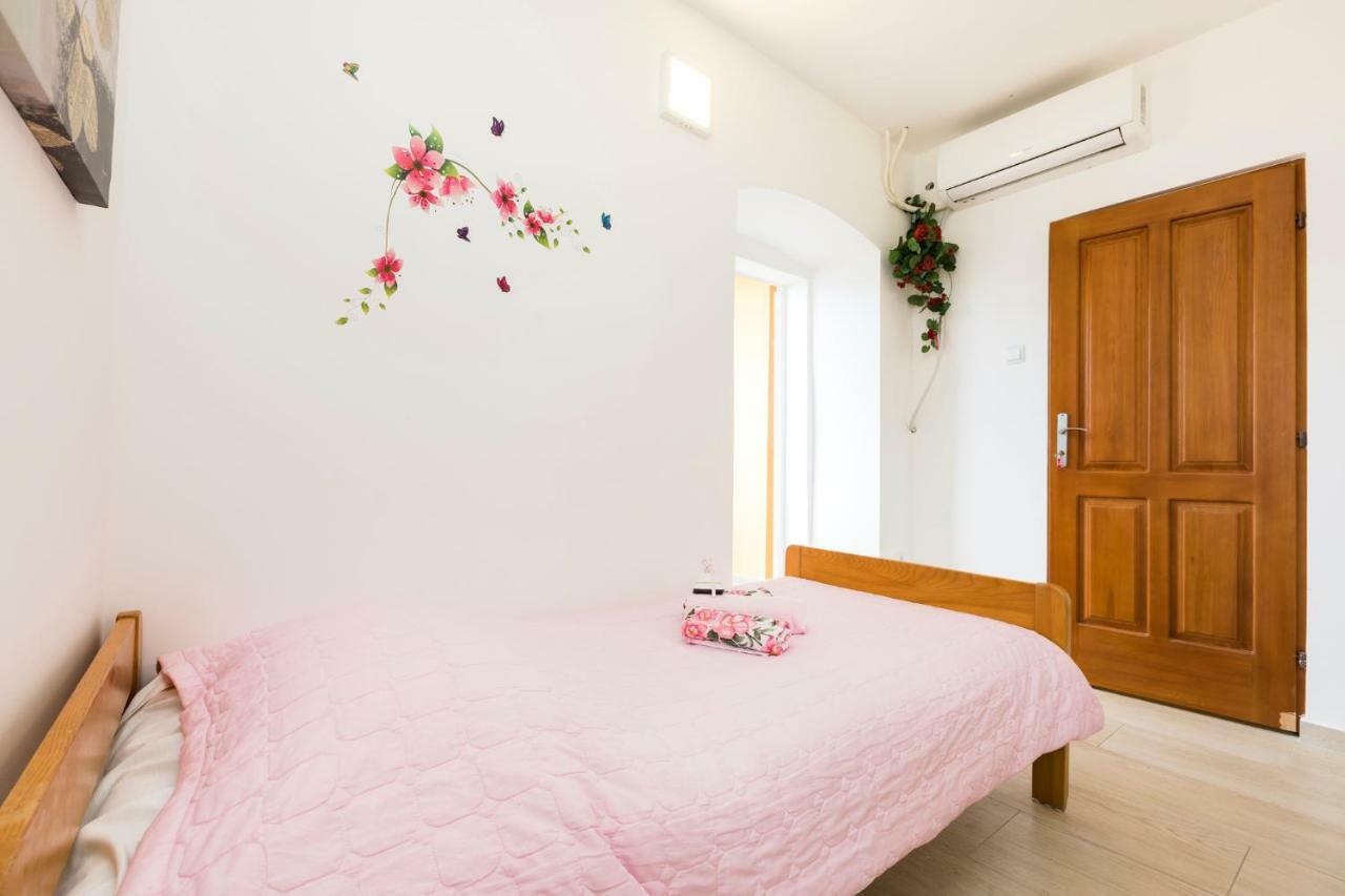 Apartments And Rooms Roberto B. Valun Extérieur photo