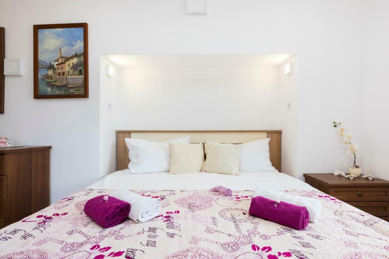 Apartments And Rooms Roberto B. Valun Extérieur photo