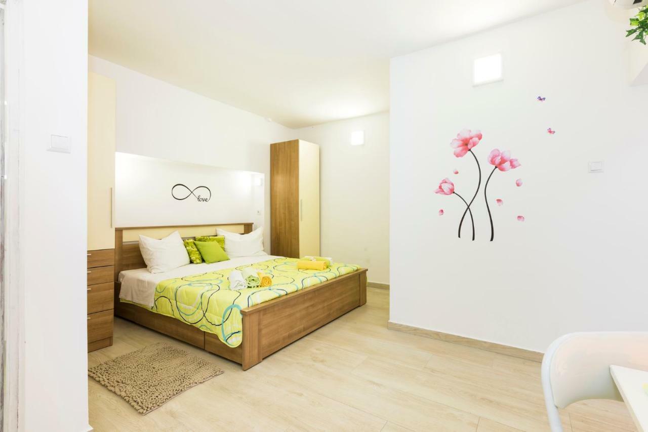 Apartments And Rooms Roberto B. Valun Extérieur photo