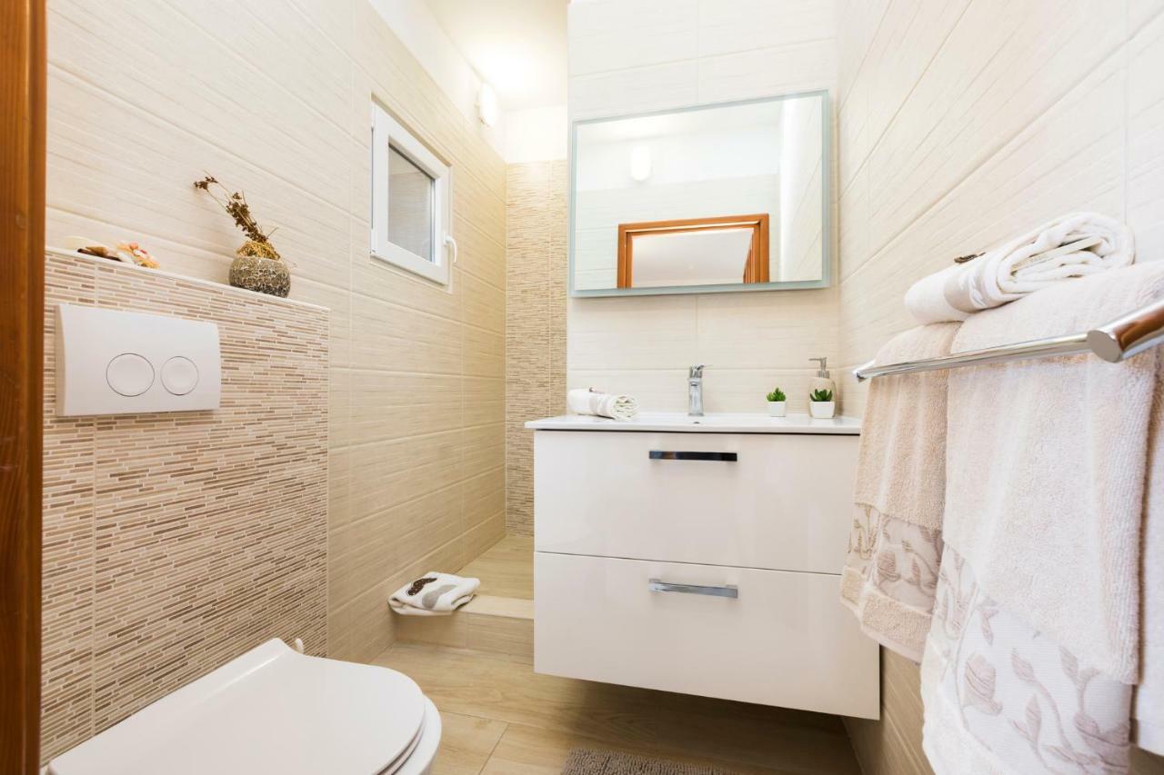 Apartments And Rooms Roberto B. Valun Extérieur photo