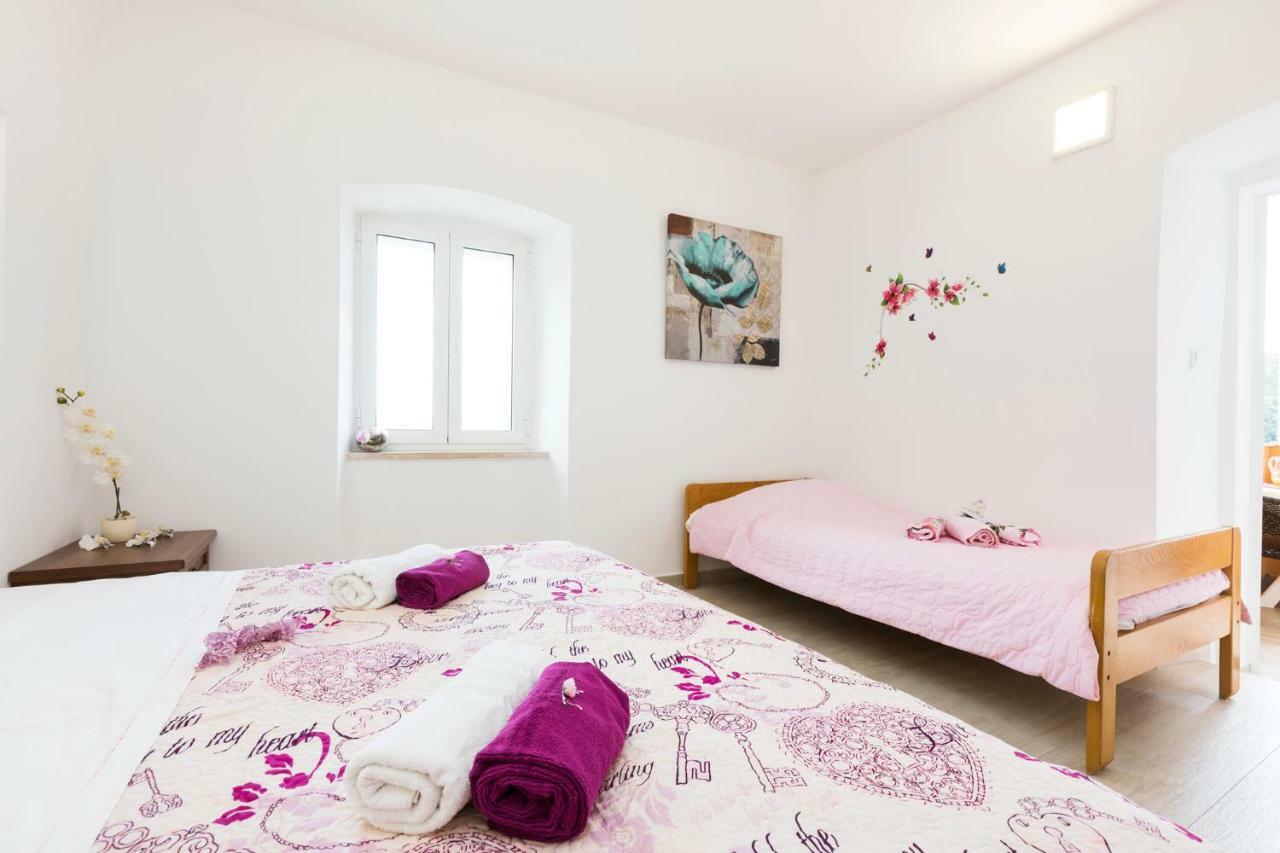 Apartments And Rooms Roberto B. Valun Extérieur photo